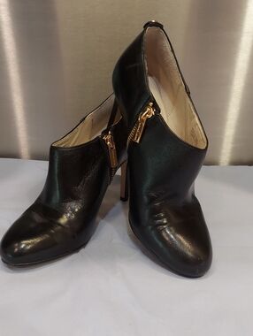 Michael Kors Black Leather High-Heel Ankle Booties w/Gold Zipper - Size 7